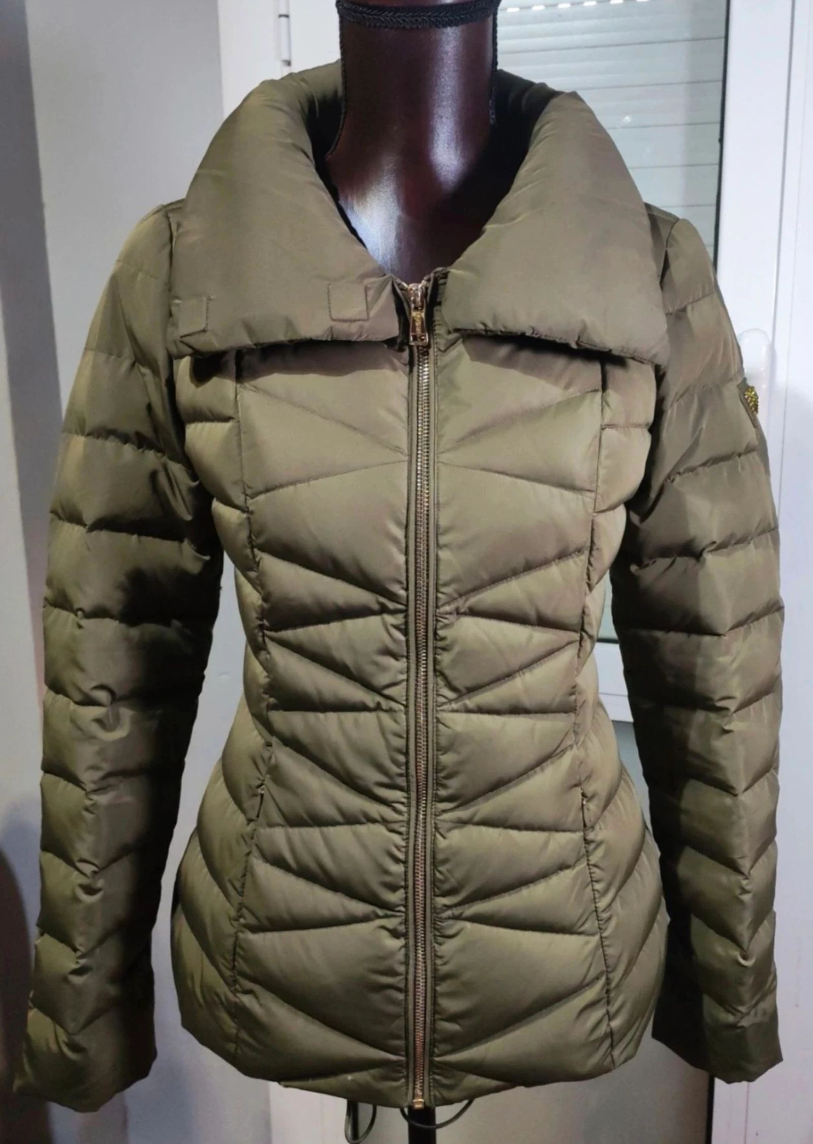 GUESS | Chaqueta acolchada verde oliva – Nueva sin usar – Talla S